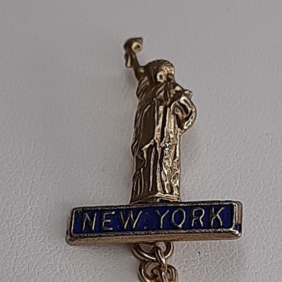 Vtg 14k plated Statue of Liberty 60 Pin Brooch New York Souvenir Blue 1960 Chain - Picture 3 of 7